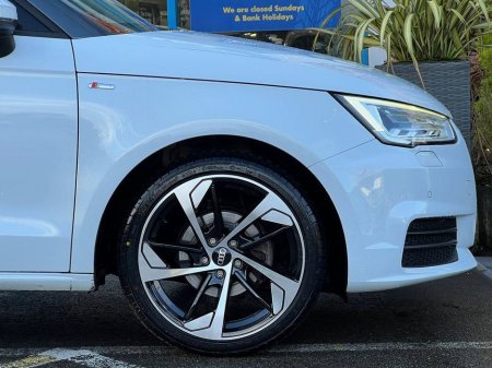 2018 Audi A1 S-LINE PACK 1.0 TFSI // NEW 17" S-LINE ALLOYS // HEATED SEATS // PARKING SENSORS €16,900 thumbnail
