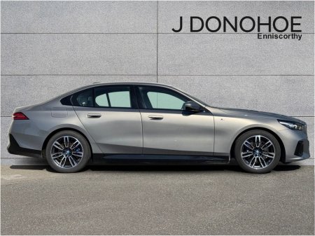 2024 BMW 5 Series - thumbnail 3