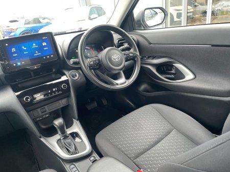 2025 Toyota Yaris Cross 1.5 Hybrid Luna thumbnail