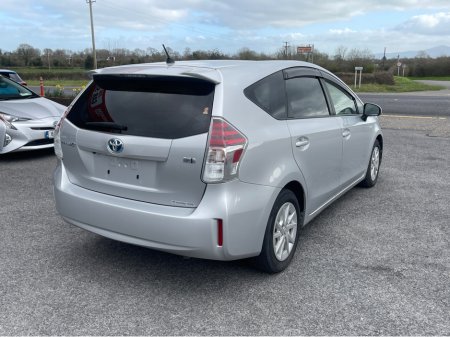 2015 Toyota Prius Alpha - thumbnail 7