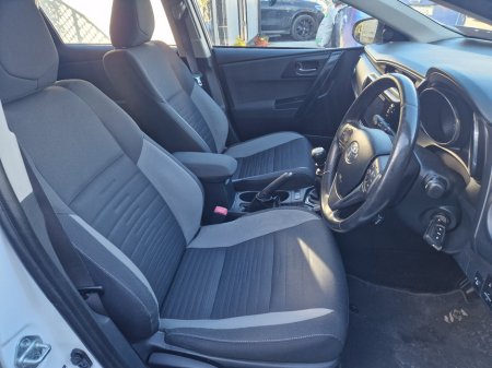 2016 Toyota Auris - thumbnail 13