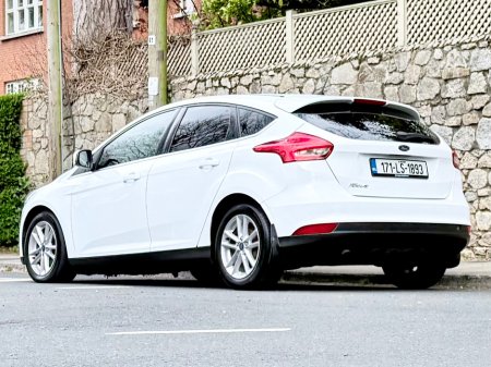 2017 Ford Focus - thumbnail 7