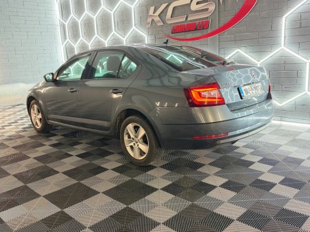 2019 Skoda Octavia - thumbnail 7