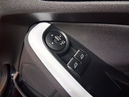 2016 Ford Fiesta - thumbnail 14