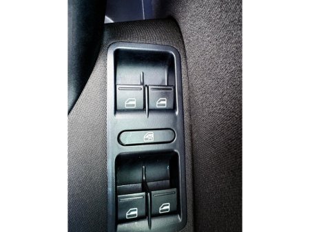 2012 Volkswagen Polo - thumbnail 12