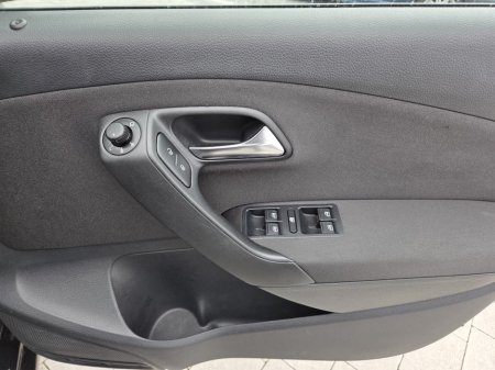 2012 Volkswagen Polo - thumbnail 14