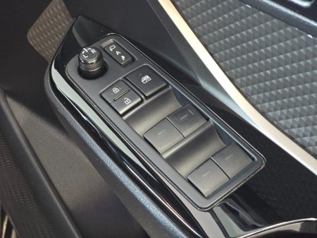 2023 Toyota C-HR - thumbnail 18