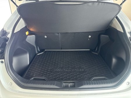 2025 Toyota Yaris Cross Luna Hybrid *Pearl White* €30,950 thumbnail