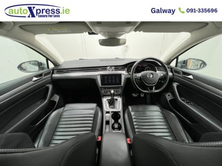 2020 Volkswagen Passat - view 2