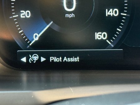 2022 Volvo XC90 PHEV T8 (390hp) R-Design AWD €56,900 thumbnail