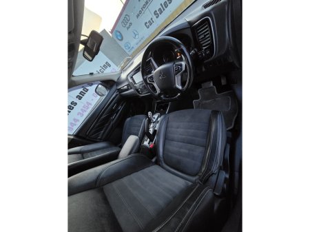 2017 Mitsubishi Outlander - thumbnail 14