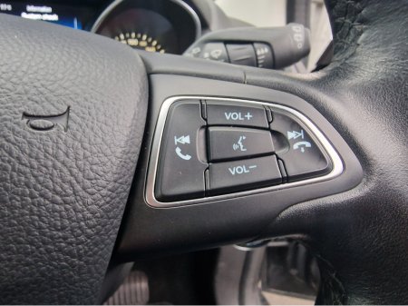 2017 Ford Focus - thumbnail 14