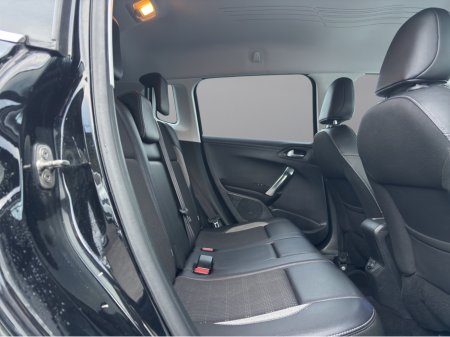 2017 Peugeot 2008 - thumbnail 11