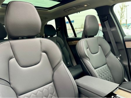 2025 Volvo XC90 MULBERRY RED / PLUS DARK T8 PHEV AWD AUTO PLUS €78,950 thumbnail