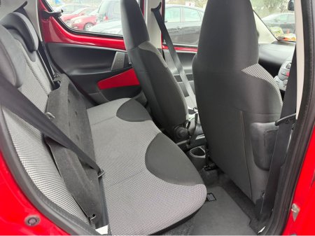 2014 Toyota Aygo 1.0 AURA BI-TONE 4DR €5,990 thumbnail