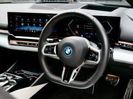 2025 BMW 5 Series - thumbnail 17