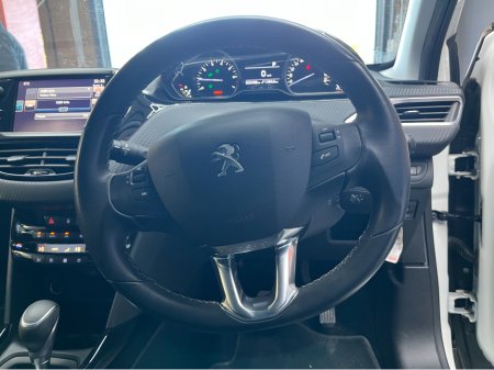 2017 Peugeot 2008 €12950! 2017 PEUGEOT 2008 1.2 AUTOMATIC €12,950 thumbnail