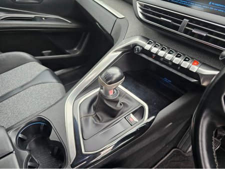 2019 Peugeot 5008 ALLURE 1.5 BLUE HDI 130 6 6.2 4DR €19,950 thumbnail