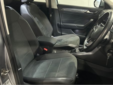 2023 Volkswagen T-Roc STYLE 1.5 TSI D7F 150HP €29,950 thumbnail