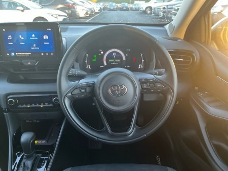 2025 Toyota Yaris YARIS LUNA SPORT €28,888 thumbnail