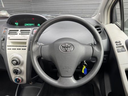 2006 Toyota Yaris - thumbnail 12