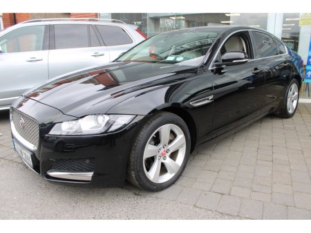 2017 Jaguar XF - thumbnail 4