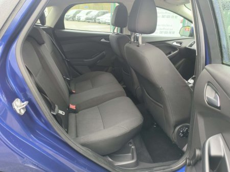 2016 Ford Focus - thumbnail 14