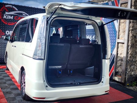 2015 Nissan Serena - thumbnail 8