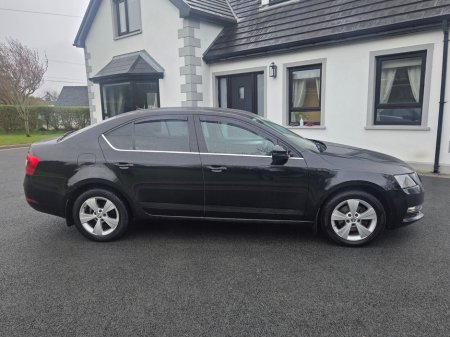 2017 Skoda Octavia - thumbnail 4