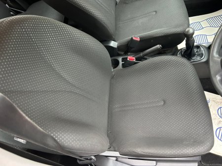 2011 Toyota Yaris 1.0 VVT-i 3Dr Sport €4,950 thumbnail