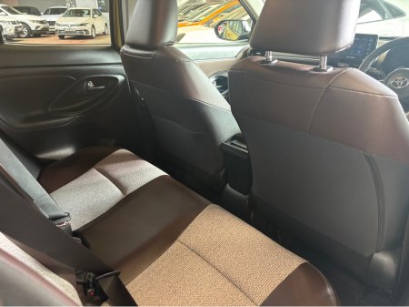 2021 Toyota Yaris - thumbnail 4