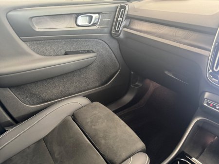 2023 Volvo XC40 - thumbnail 17