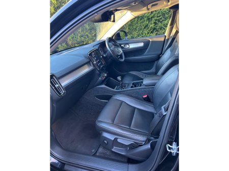 2020 Volvo XC40 D3 MOMENTUM 5DR €27,750 thumbnail