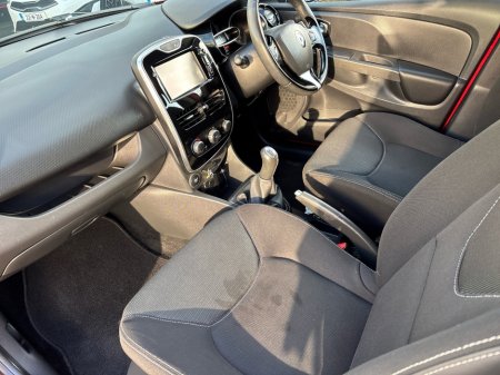 2016 Renault Clio - view 2