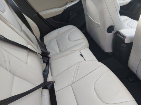 2019 Volvo V40 D3 MOMENTUM ED 5DR €19,950 thumbnail