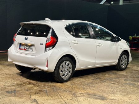 2017 Toyota Aqua - thumbnail 3