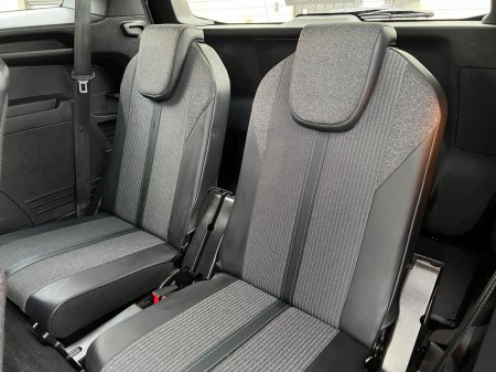 2023 Peugeot 5008 1.5 BlueHDi 130bhp Allure €33,950 thumbnail