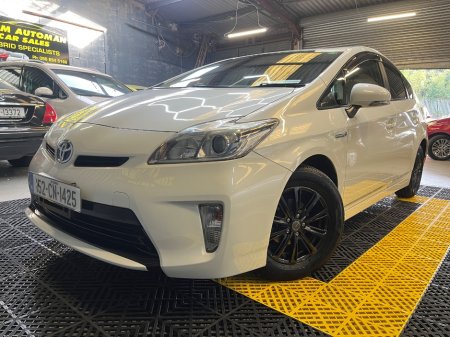 2015 Toyota Prius - thumbnail 2