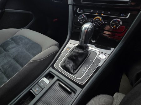 2016 Volkswagen Golf 1.4 TSI HIGHLINE EDITION PRIVACY GLASS REVERSE CAMERA - SIMI DEALER - LOW ROAD TAX BAND €15,750 thumbnail