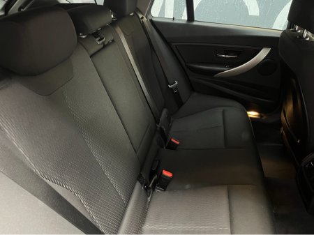 2016 BMW 3 Series - thumbnail 13