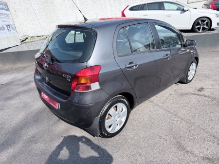 2009 Toyota Yaris - thumbnail 9