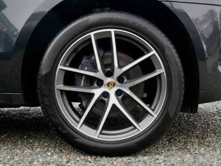 2023 Porsche Macan Macan T €69,950 thumbnail