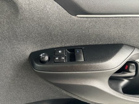 2022 Toyota Yaris - thumbnail 13