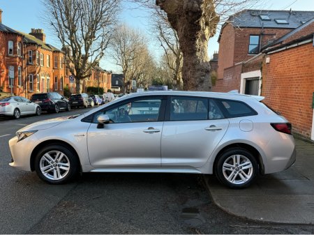 2022 Toyota Corolla 1.8 Hybrid Luna, New Nct 01/2028, Full Service History (16 Stamps!), Reversing Camera, Bluetooth, Cruise Control, Lane Assist, A/C, Alloys, Parking Sensors, 5 Door, Finance Available, Service Included €15,750 thumbnail