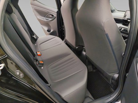2021 Toyota Yaris - thumbnail 13
