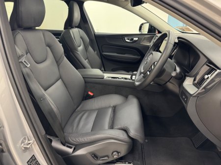 2025 Volvo XC60 T6 AWD PHEV Plus Dark €66,000 thumbnail