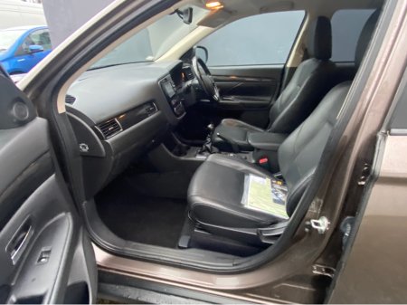 2016 Mitsubishi Outlander 2.3 DSL  4WD 6 SPEED 7 SEATER  TINY  KMS  FULL  SERVICE HISTORY €15,950 thumbnail