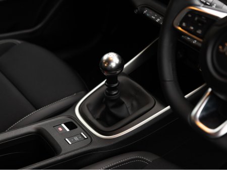 2025 Jeep Avenger 1.2 100HP MT ALTITUDE €27,950 thumbnail