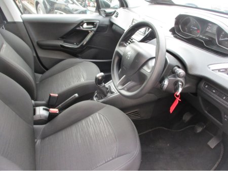 2017 Peugeot 208 - thumbnail 9