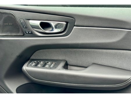 2025 Volvo XC60 T6 AWD PANORAMIC SUNROOF thumbnail